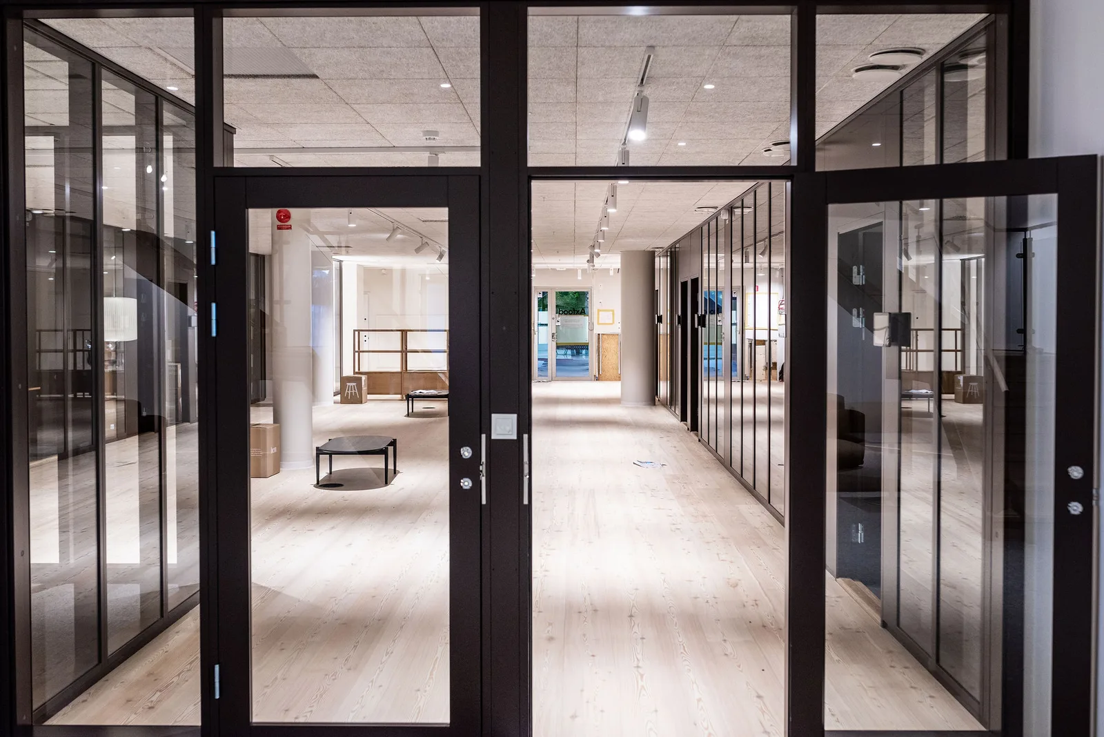 Axfoods huvudkontor, nyinredda kontorsmoduler med glaspartitioner