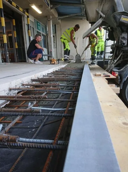 Ledningsomläggning Knivsta, VA-rör och schakt i gatumiljö