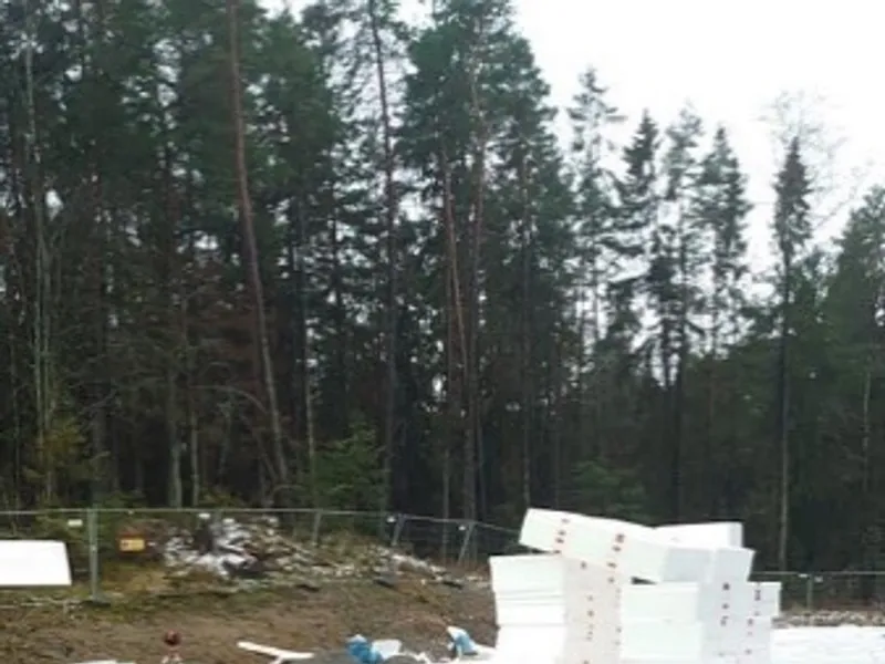 Markanläggning Engelska skolan Sigtuna, markvibrator och isolering